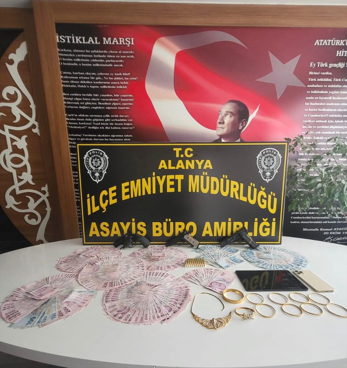 Antalya'da hırsızlık şüphelisi tutuklandı