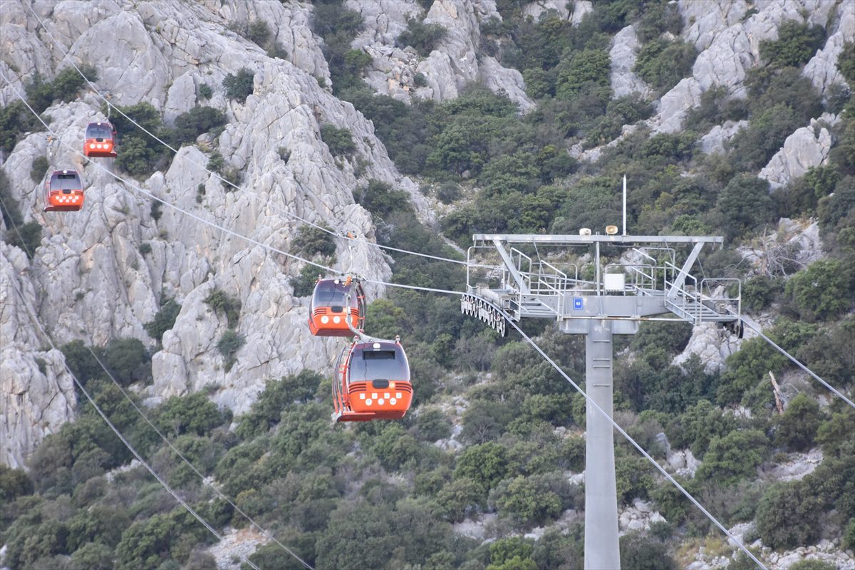 Antalya'da kazanın yaşandığı teleferik tesisi girişlere kapatıldı