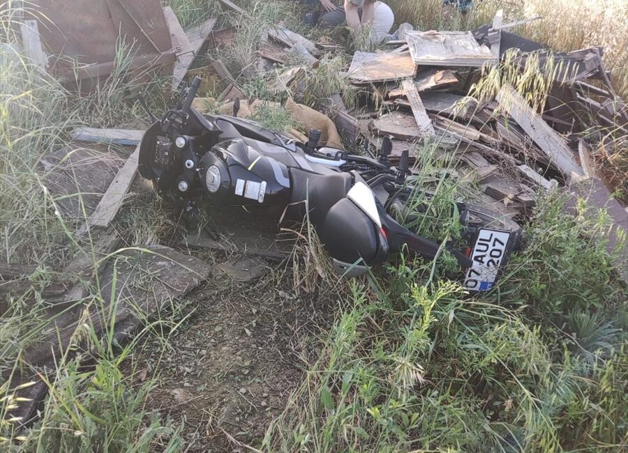 ANTALYA (AA) – Antalya'nın Serik ilçesinde motosikletin beton ve demir