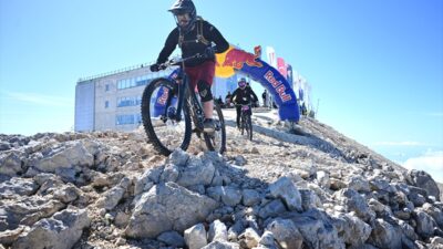 ANTALYA (AA) – Antalya'nın Kemer ilçesinde düzenlenen 2. Sky To