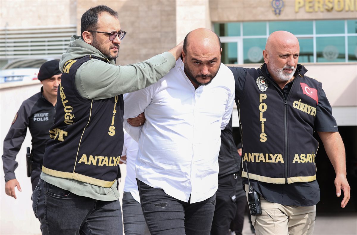 GÜNCELLEME – Antalya'da suç örgütü operasyonunda 10 kişi gözaltına alındı