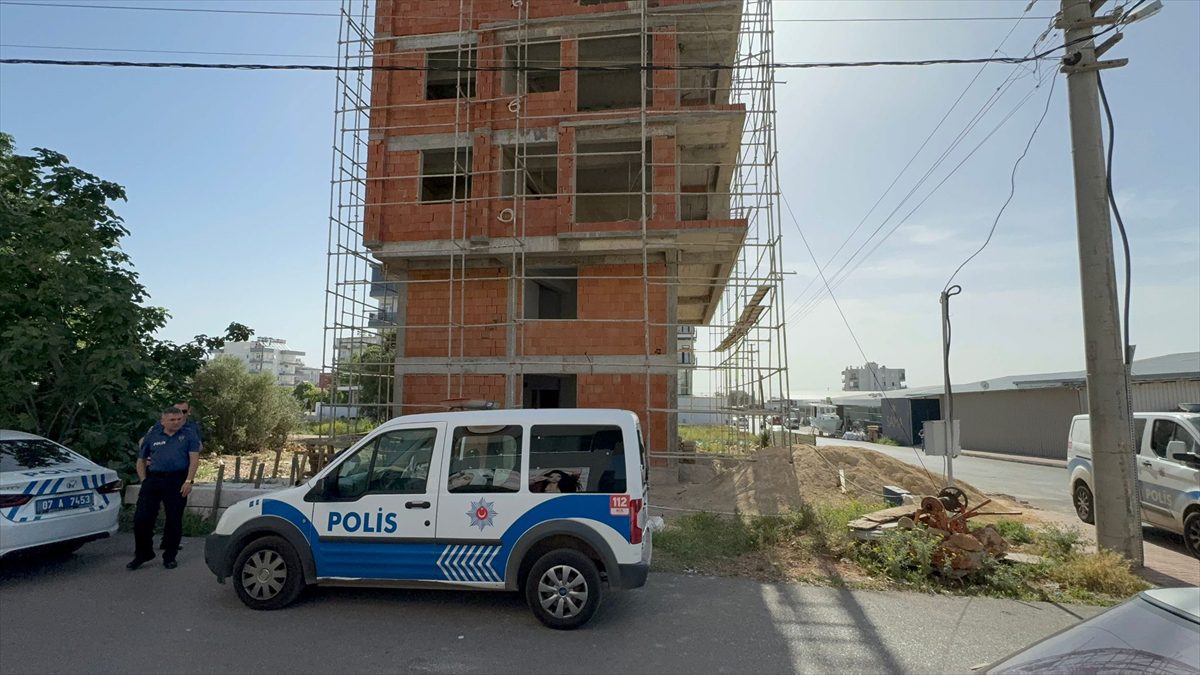 Antalya'da tüfekle rastgele ateş eden kişi polis tarafından ikna edildi