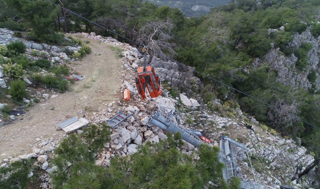 ANTALYA (AA) – Antalya'nın Konyaaltı ilçesindeki teleferik kazasının yaşandığı alandaki