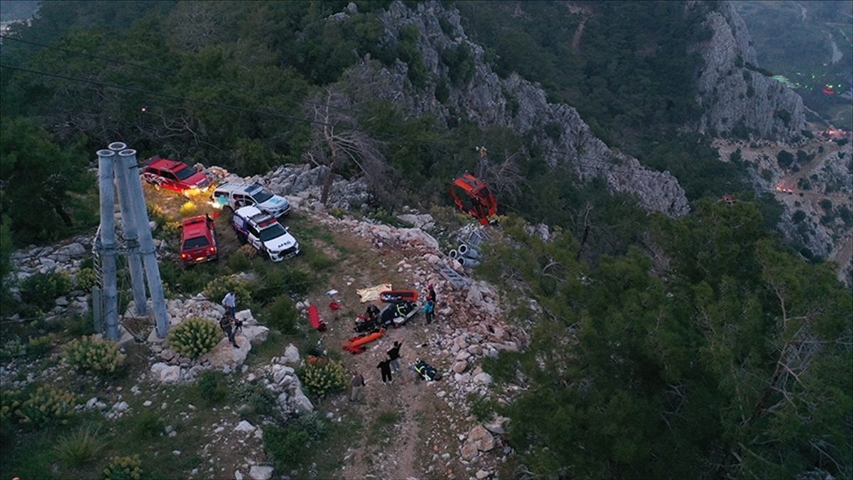 Antalya'nın Konyaaltı ilçesinde 1 kişinin hayatını kaybettiği, 7 kişinin de