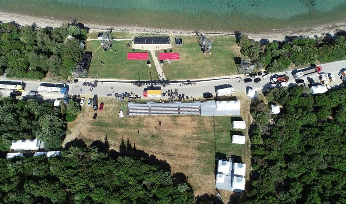 Çanakkale Kara Savaşları'nın 109'uncu yılı dolayısıyla Anzak Koyu'nda, Avustralya ve