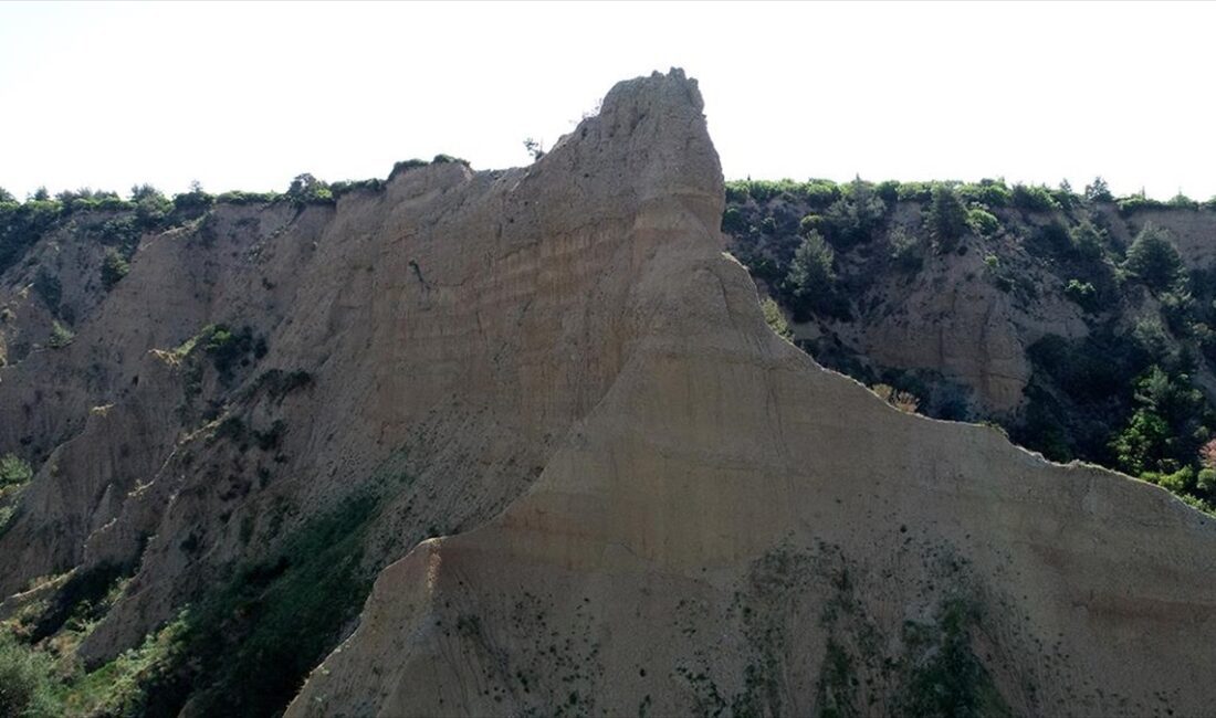 Çanakkale Savaşları'na katılan Anzak askerlerinin Mısır'daki sfenkslere benzettiği Gelibolu Yarımadası'ndaki