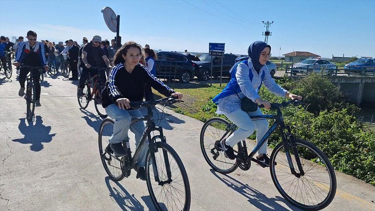 Samsun’un Bafra ilçesinde Turizm Haftası kapsamında, Kuş Cenneti’nde bisiklet turu