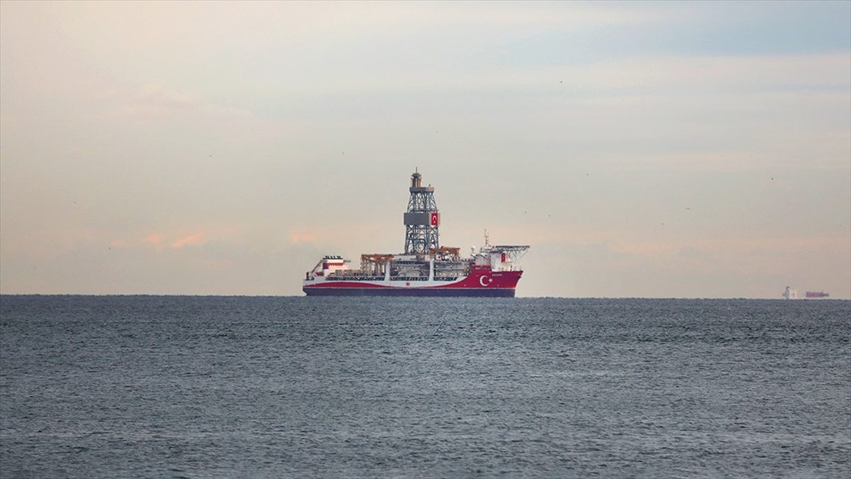 Enerji ve Tabii Kaynaklar Bakanı Bayraktar, Karadeniz'de petrol emaresi olduğu