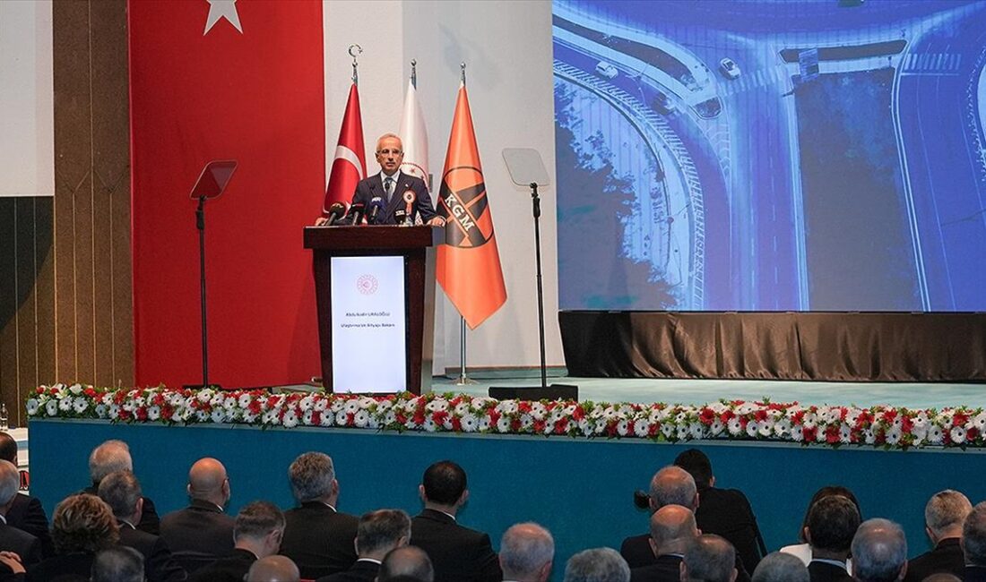 Ulaştırma ve Altyapı Bakanı Uraloğlu, "Türkiye'nin yeni İpek Yolu olacak