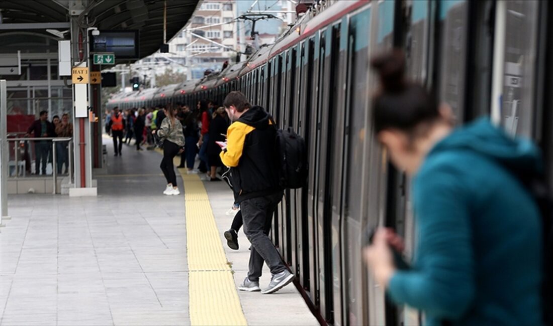 TCDD Taşımacılık AŞ tarafından işletilen Ankara'da Başkentray, İstanbul'da Marmaray, Sirkeci-Kazlıçeşme