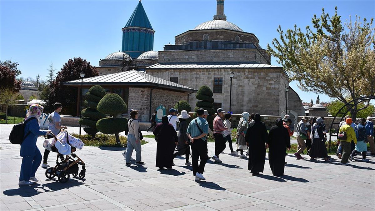 Kültür ve Turizm Bakanı Mehmet Nuri Ersoy, bayram tatilinde Türkiye'nin