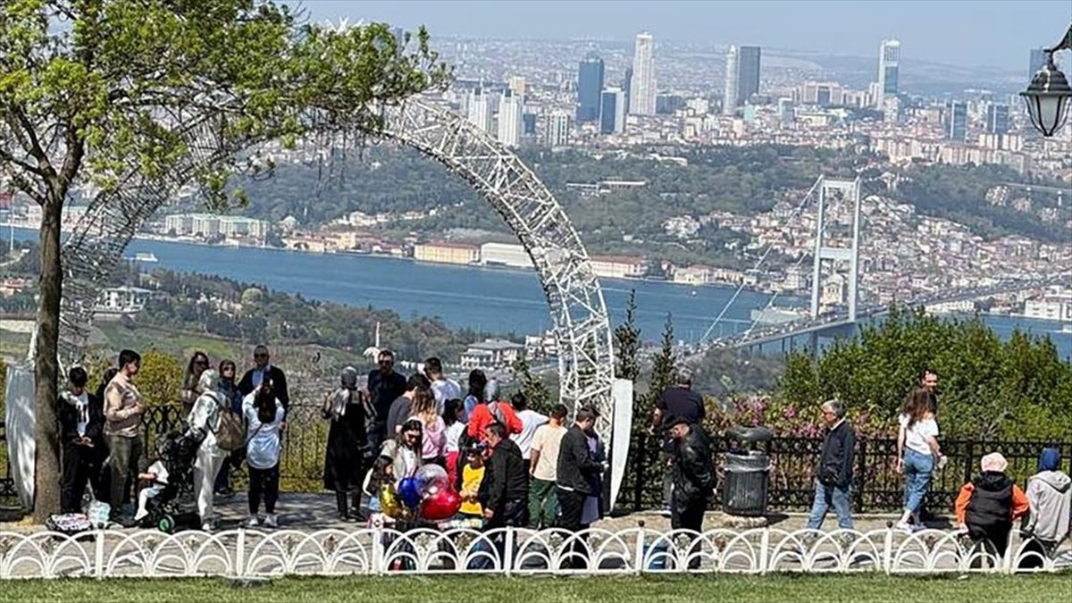 Ramazan Bayramı'nın son günü havanın da sıcak olmasını fırsat bilen