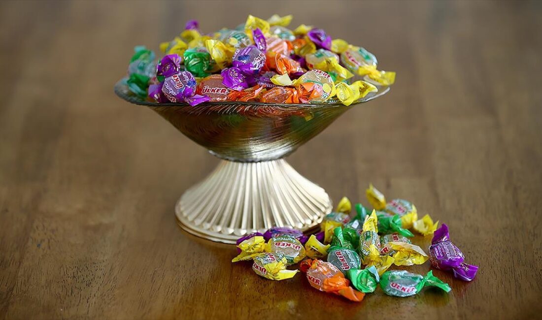 Bayramlık çikolata ve şeker alışverişlerinde “taklit ve tağşiş ürünlere dikkat edilmesi” uyarısı İSTANBUL (AA) – Bayramda şekerleme, çikolata ve lokum gibi gıda