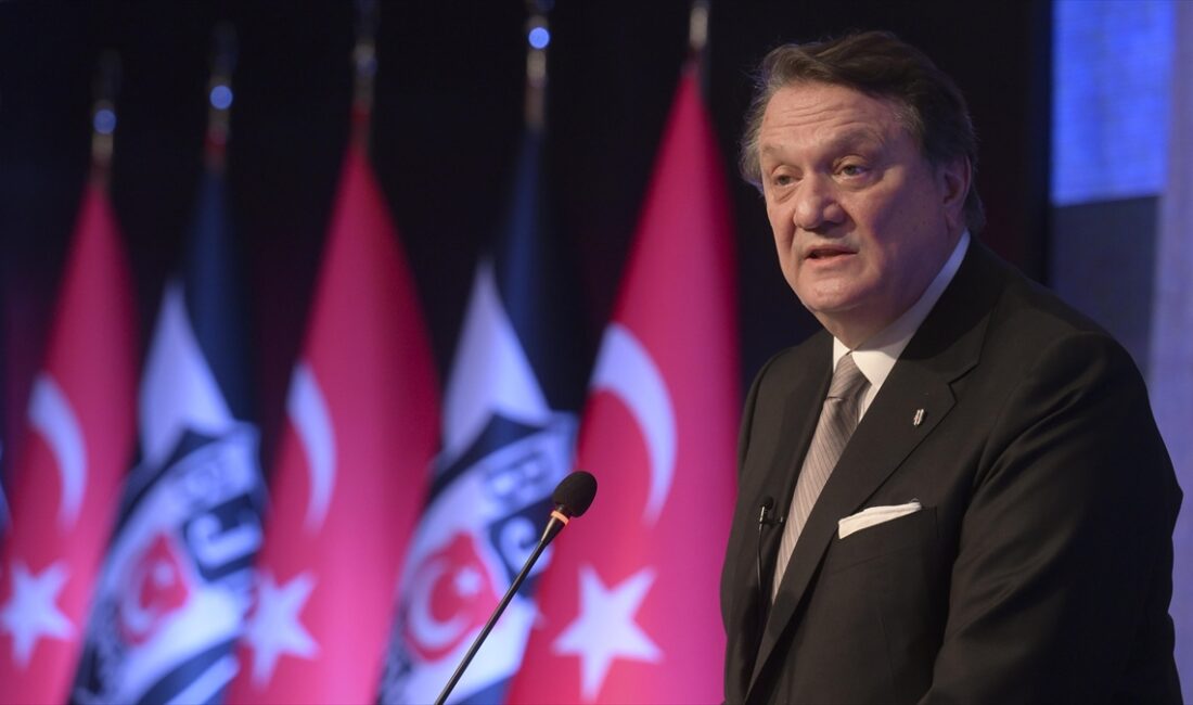 Beşiktaş Kulübü Başkanı Hasan Arat, Ümraniye'deki BJK Nevzat Demir Tesisleri'nde