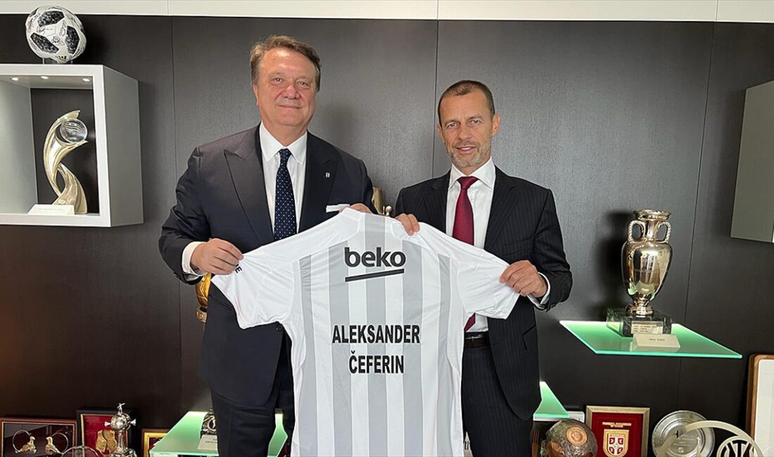 Beşiktaş Kulübü Başkanı Hasan Arat, UEFA Başkanı Aleksander Ceferin ile