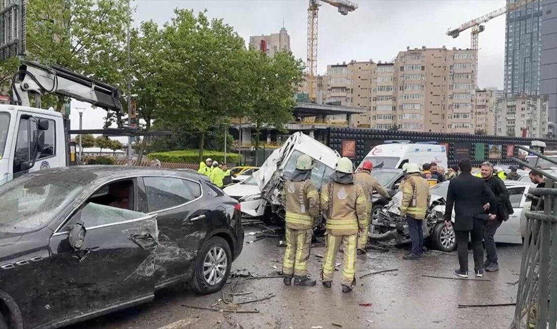 Beşiktaş'ta 7 aracın karıştığı zincirleme trafik kazası meydana geldi.