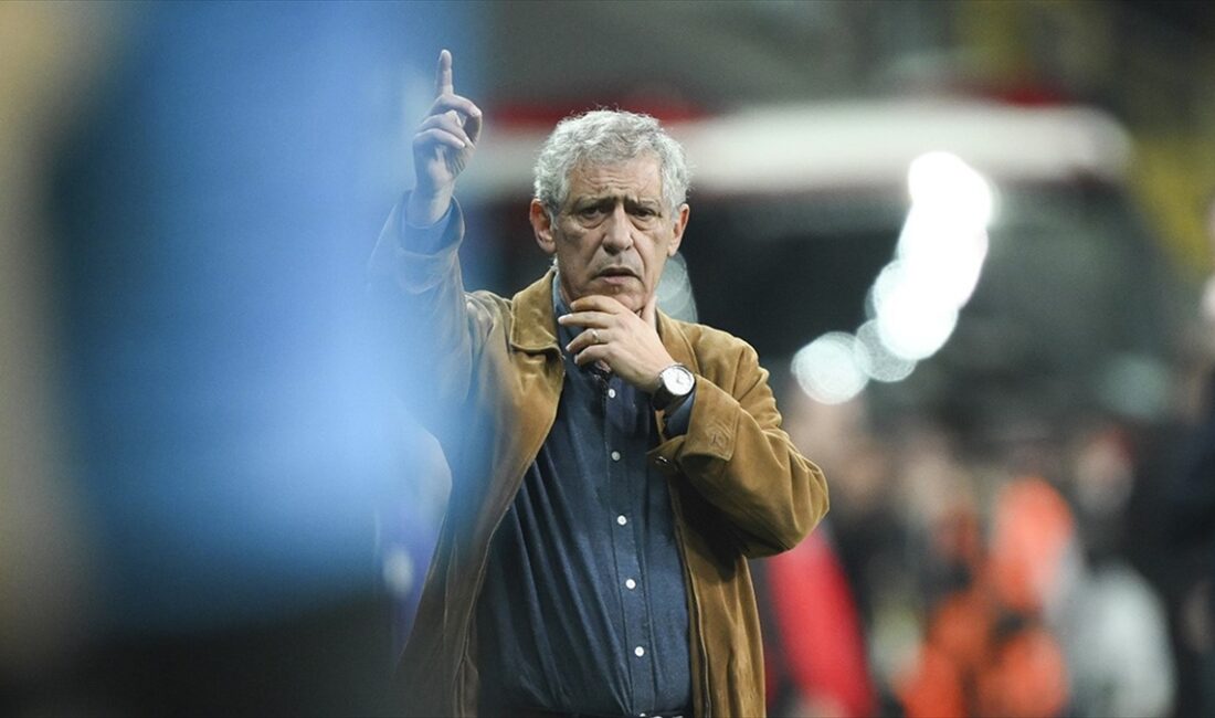 Beşiktaş Kulübü, teknik direktör Fernando Santos ile yollarını ayırdığını duyurdu.
