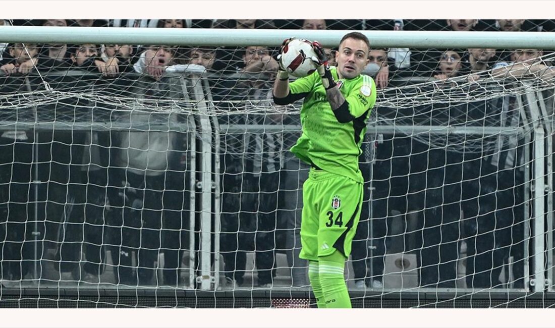 Beşiktaş, forvet oyuncusu Semih Kılıçsoy ve kaleci Mert Günok'un sakatlıklarıyla