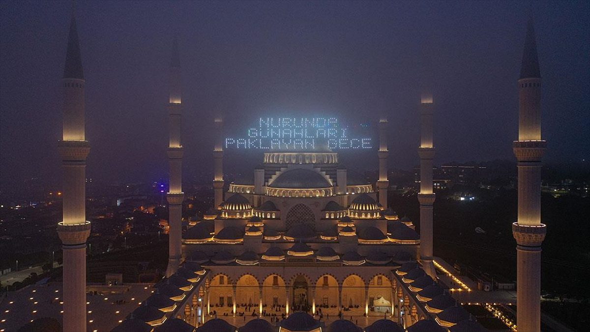 Ramazan ayının 27'nci gecesinde olduğu genel kabul görmüş olan ve