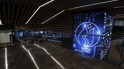 Borsa İstanbul'da BIST 100 endeksi, günün ilk yarısında 9.907,38 puanla