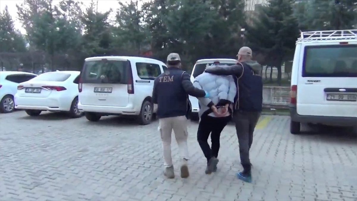 İçişleri Bakanı Yerlikaya, "Bozdoğan-33" operasyonlarında 58 şüphelinin yakalandığını bildirdi.