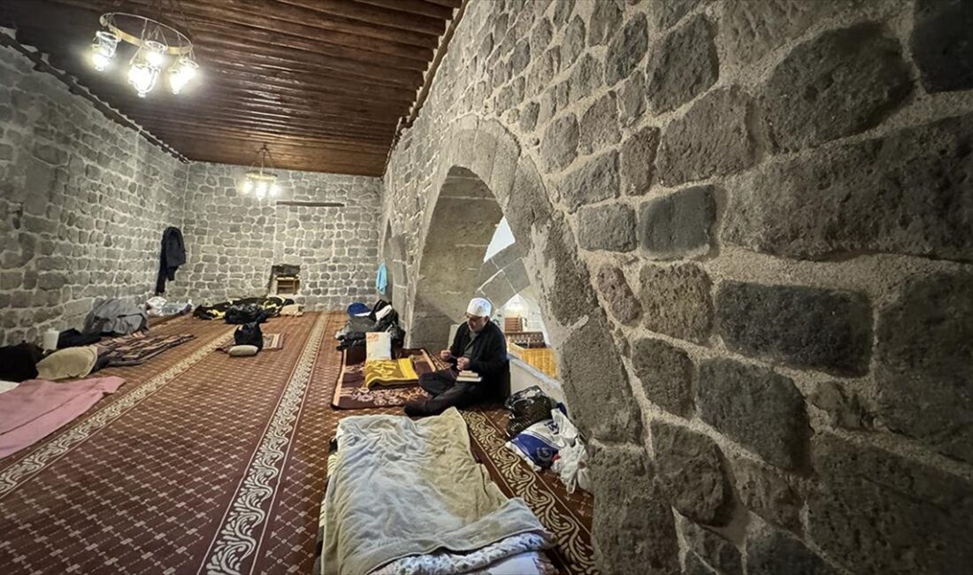 Kayseri'de ramazanın son 10 gününü ibadetle geçirmek isteyenler, itikaf sünneti