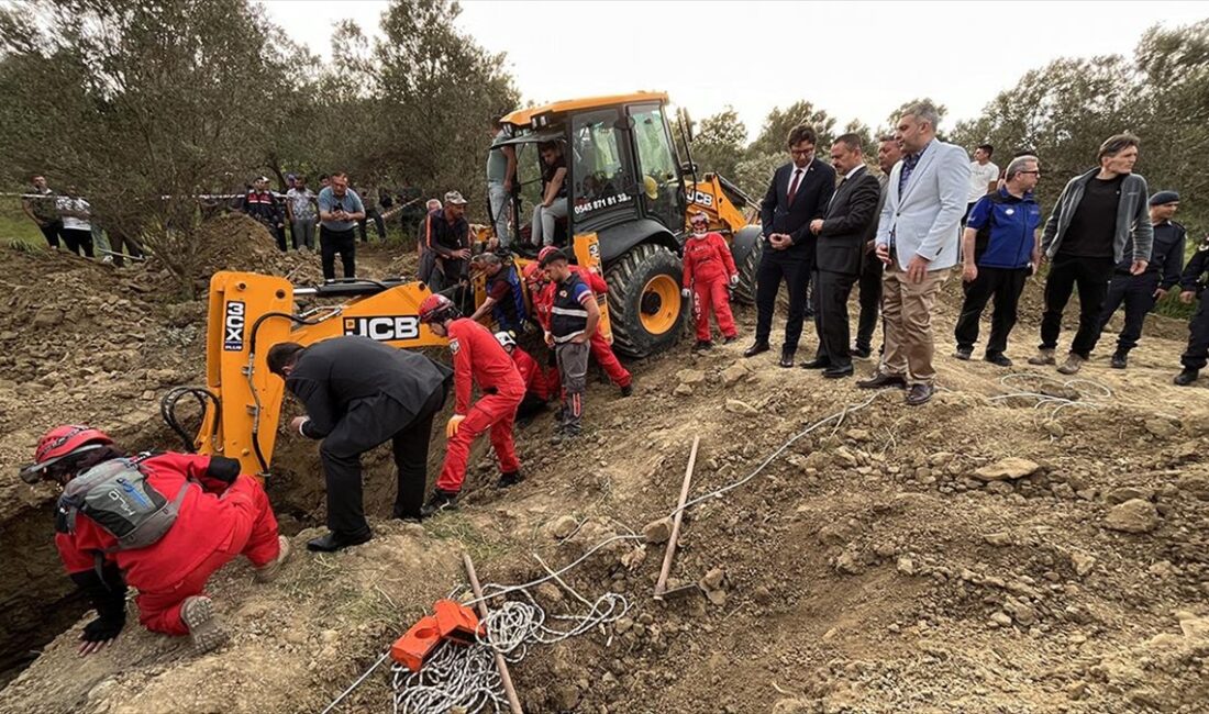 Çanakkale'nin Lapseki ilçesinde, su kanalı açmak için kazı yapılırken meydana