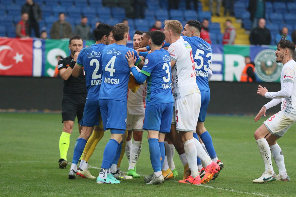 - Çaykur Rizespor: 3 - Bitexen Antalyaspor: 0