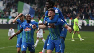 RIZE (AA) – 21. dakikada Olawoyin’in ara pasında ceza yayı