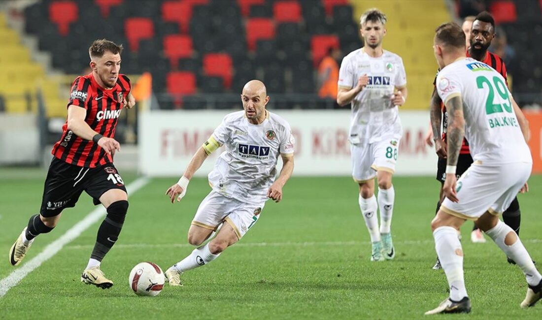 Trendyol Süper Lig'in 31. haftasında Corendon Alanyaspor deplasmanda Gaziantep FK'yı