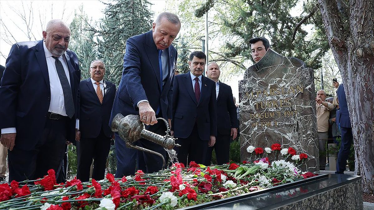 ANKARA (AA) – Cumhurbaşkanı Recep Tayyip Erdoğan, merhum Alparslan Türkeş’in