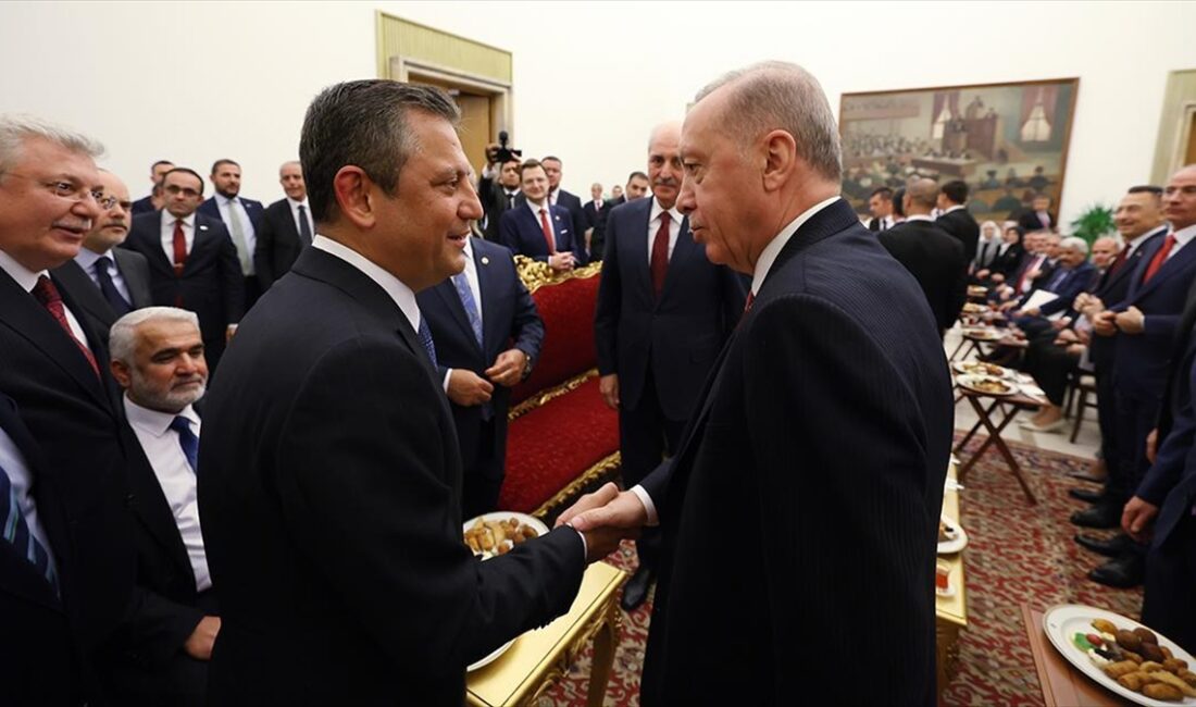 Cumhurbaşkanı Recep Tayyip Erdoğan, CHP Genel Başkanı Özgür Özel'i 2