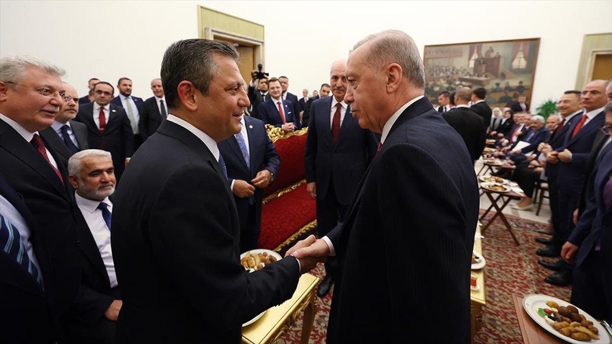 Cumhurbaşkanı Recep Tayyip Erdoğan, CHP Genel Başkanı Özgür Özel'i 2