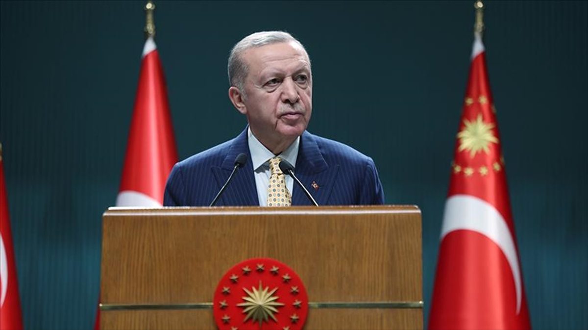 Cumhurbaşkanı Recep Tayyip Erdoğan, İstanbul'da bir eğlence merkezinde çıkan yangınla