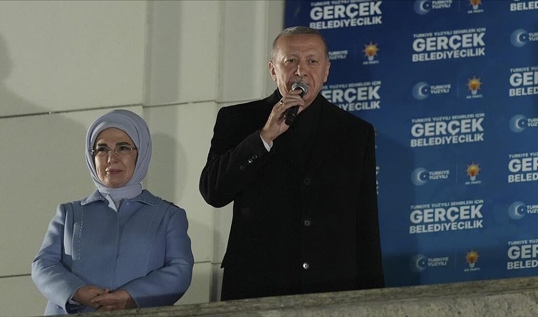 Cumhurbaşkanı Erdoğan, "Millet sandığı vesile kılarak mesajlarını siyasetçilere ulaştırmıştır. Sonuçlardan