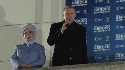 Cumhurbaşkanı Erdoğan, "Millet sandığı vesile kılarak mesajlarını siyasetçilere ulaştırmıştır. Sonuçlardan