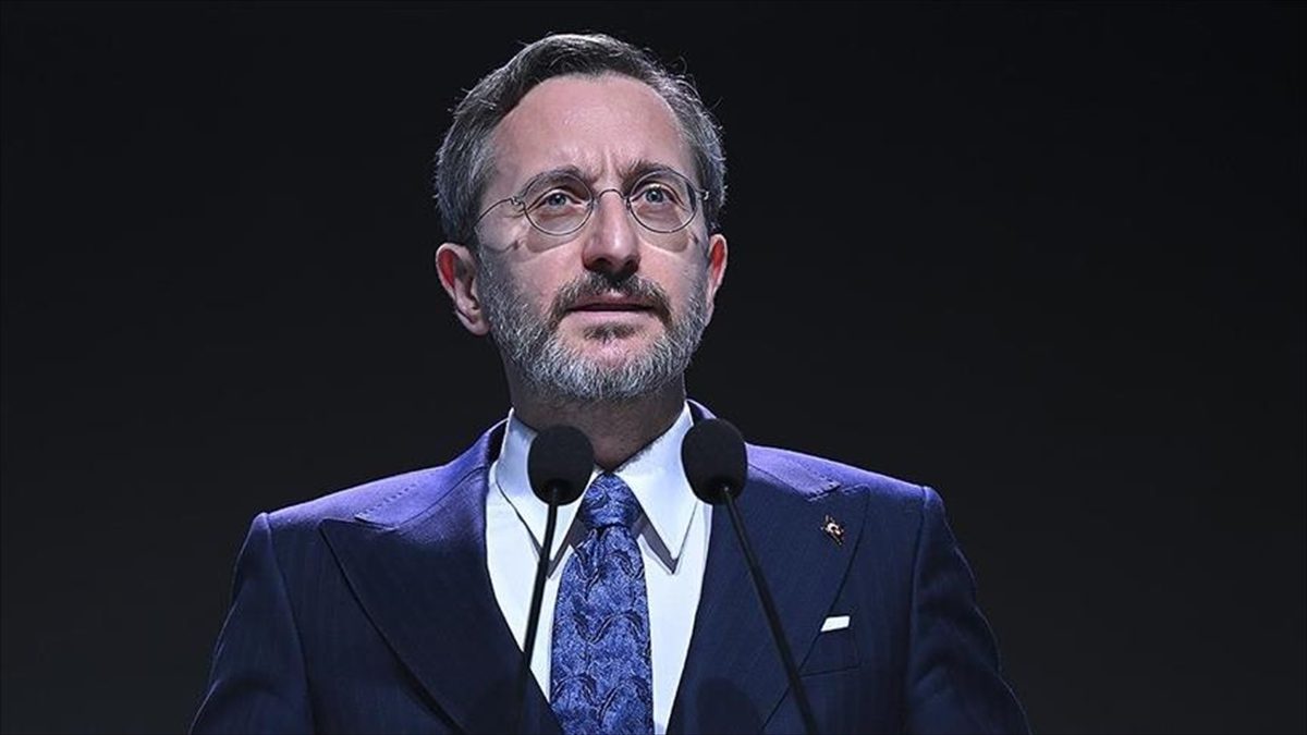 Cumhurbaşkanlığı İletişim Başkanı Fahrettin Altun, "İsrail, gazetecileri hedef alarak, sadece