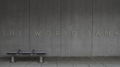 Dünya Bankası, en yoksul 75 ülkenin yarısının, en zengin ekonomilerle
