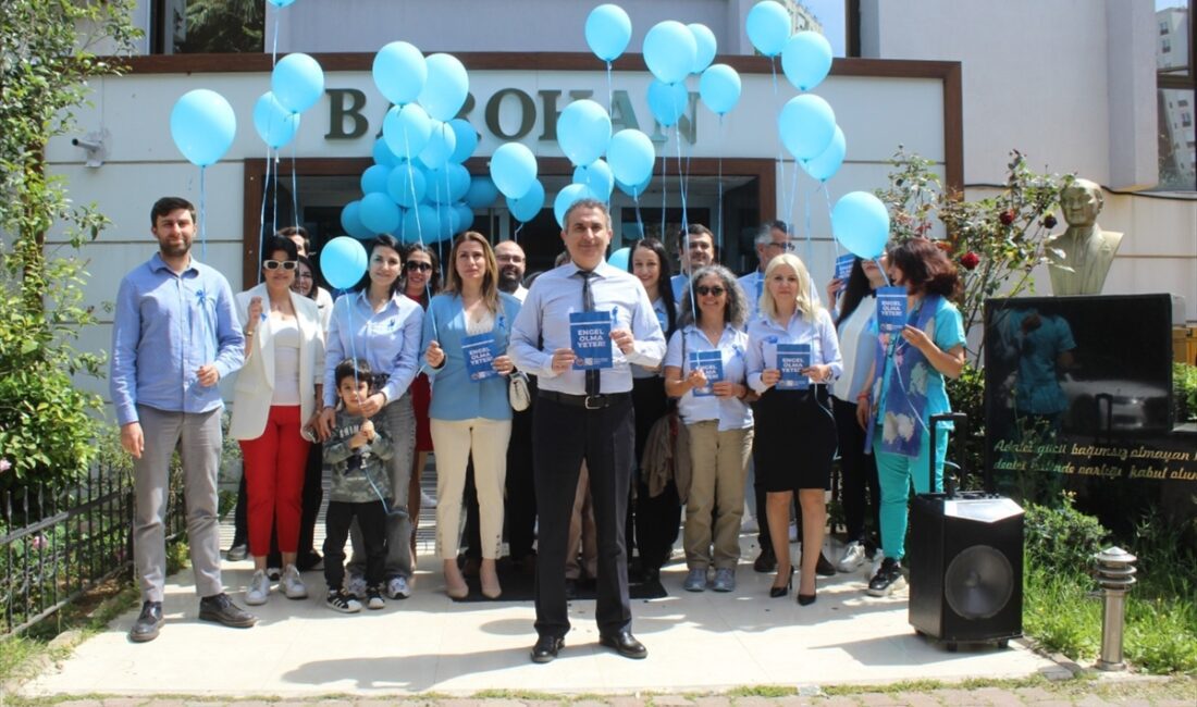 Dünya Otizm Farkındalık Günü'nde gökyüzüne onlarca mavi balon bırakıldı ANTALYA (AA) – Antalya'da Dünya Otizm Farkındalık Günü etkinlikleri çerçevesinde