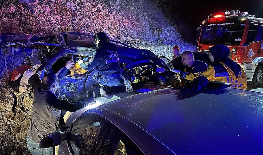 Düzce'nin Gölyaka ilçesinde 3 aracın karıştığı zincirleme trafik kazasında 1