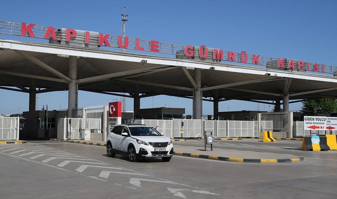 Bayram tatilini yurt dışında geçirmek isteyen vatandaşların Edirne'den Avrupa'ya açılan