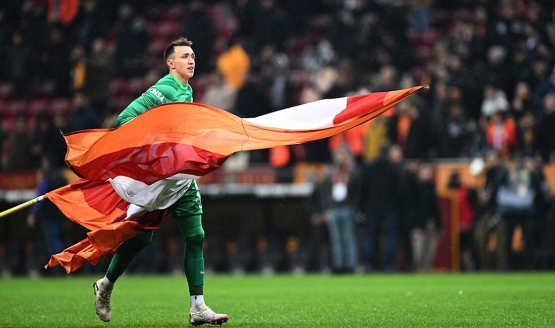 2011'de başlayan Galatasaray kariyerinde 499 resmi müsabakada görev yapan Uruguaylı
