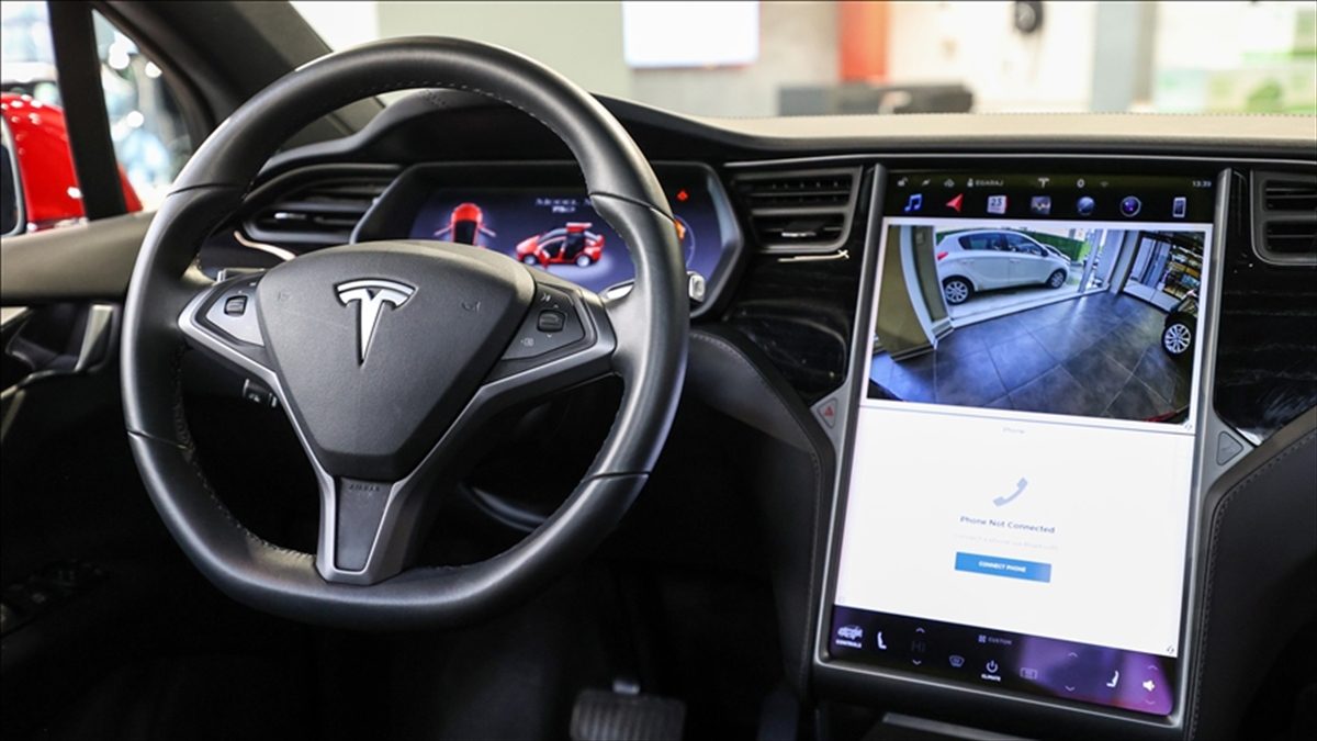 ABD'li elektrikli araç üreticisi Tesla'nın sahibi Elon Musk, otopilot teknolojisinin
