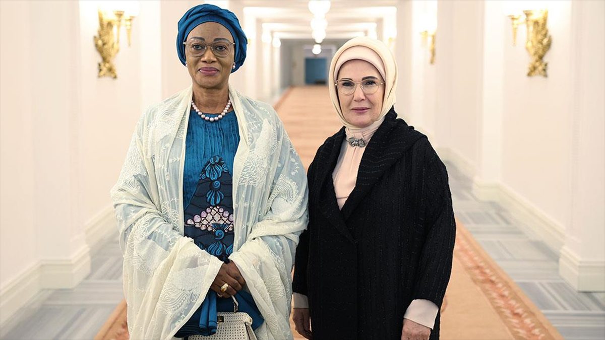 Cumhurbaşkanı Recep Tayyip Erdoğan'ın eşi Emine Erdoğan, Nijerya Devlet Başkanı