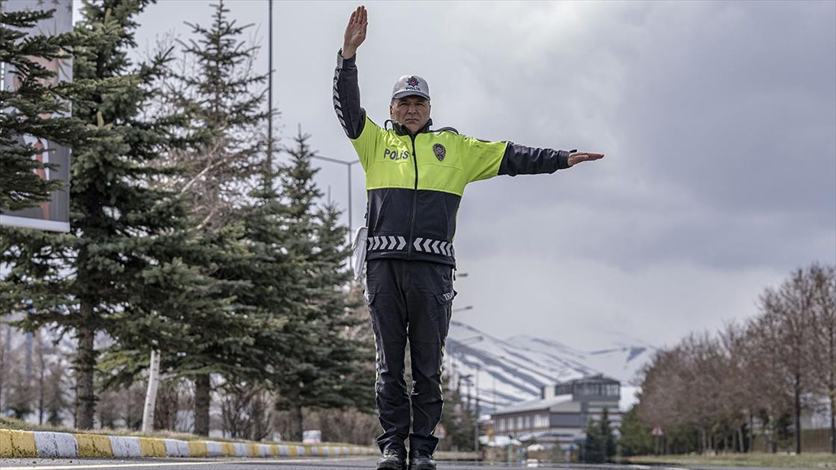 Erzurum'da polis ekipleri, Ramazan Bayramı öncesi "kara haber" gelmesin diye