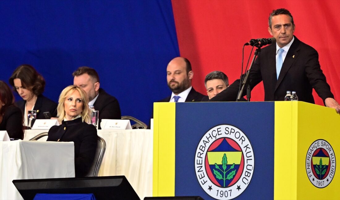 Fenerbahçe Kulübü Başkanı Ali Koç, çoğunluğun sağlanmasıyla başlayan olağanüstü genel