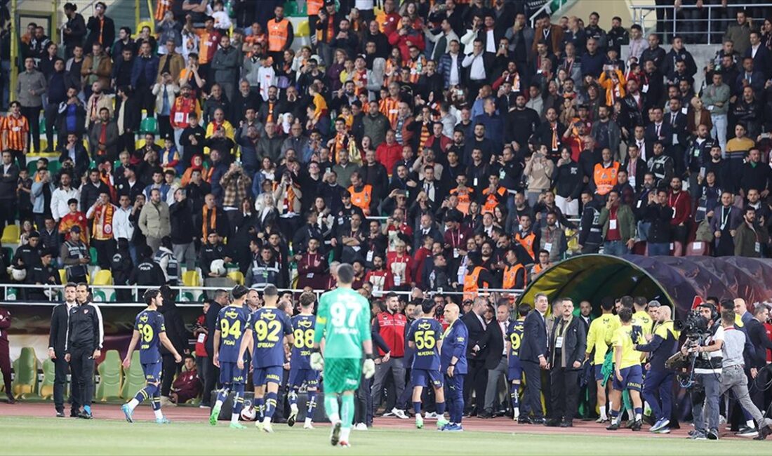 Fenerbahçe, 7 Nisan'da Galatasaray ile oynanan Turkcell Süper Kupa'da maçında