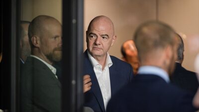 Uluslararası Futbol Federasyonları Birliği (FIFA) Başkanı Gianni Infantino, menajerlerin transferlerden