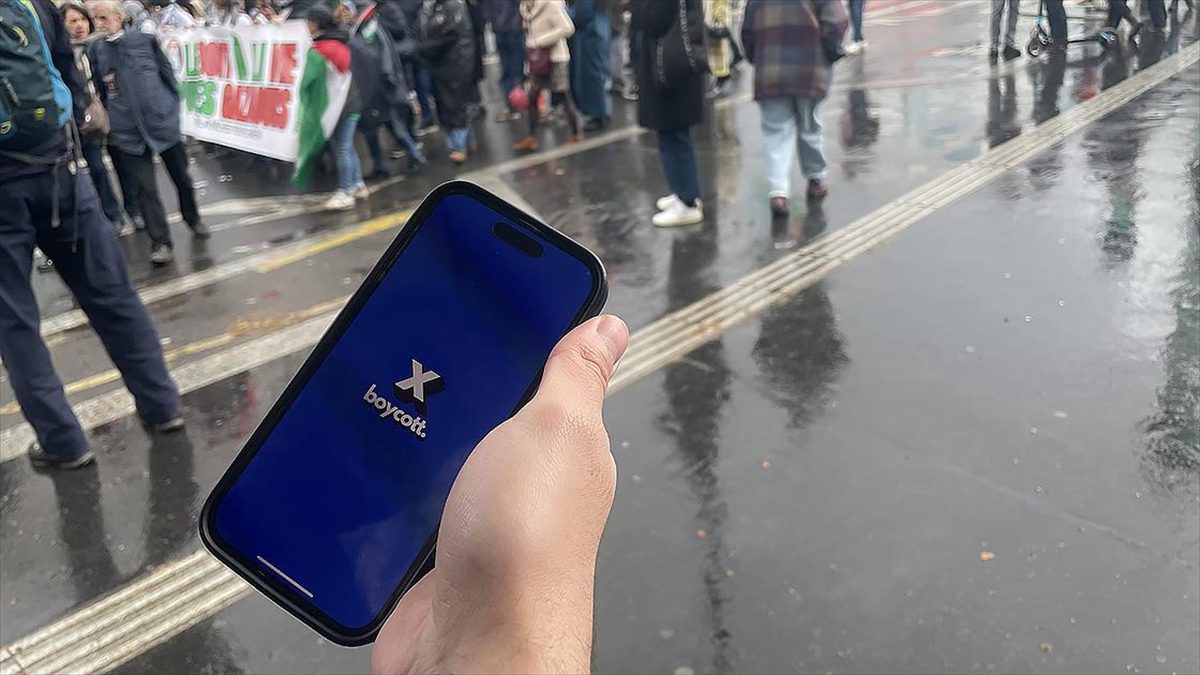 Kuzey Afrika asıllı Fransız Chedy el Tabaa, dünya genelinde insan