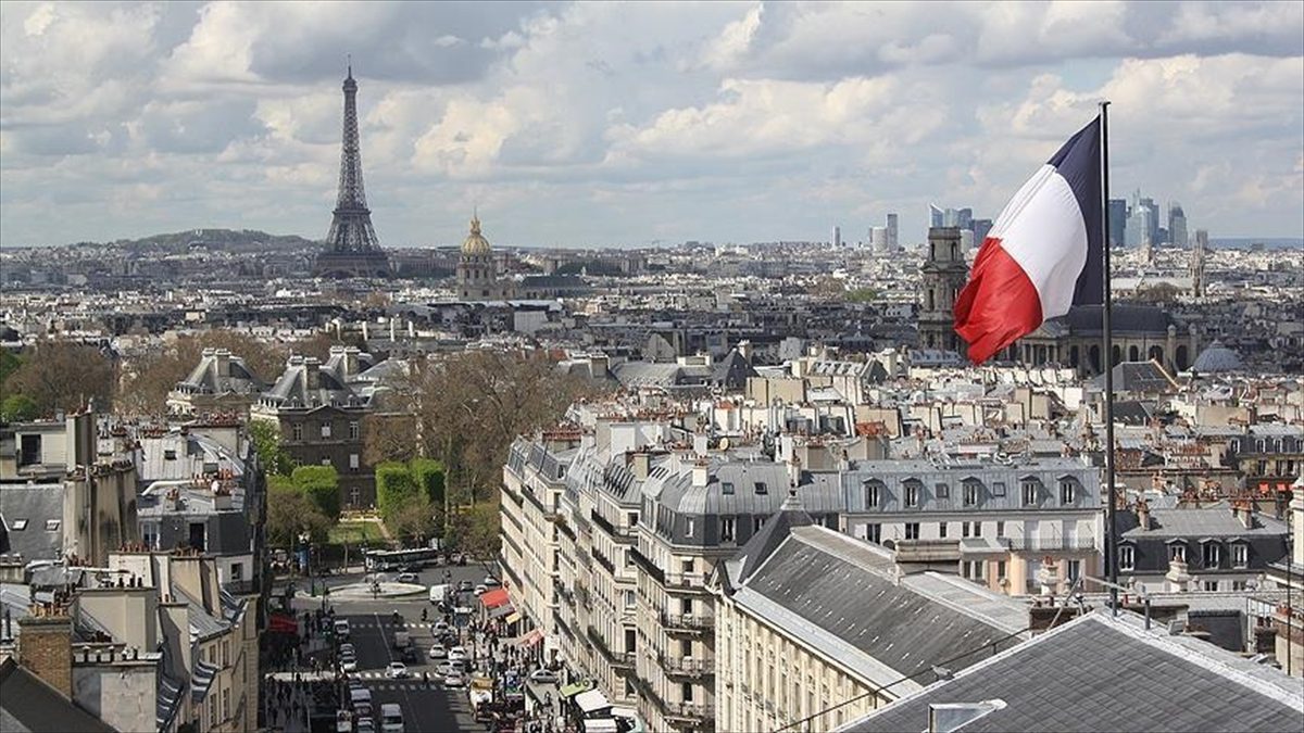 PARIS (AA) – Kazib, X hesabından yaptığı açıklamada, “terör propagandası”